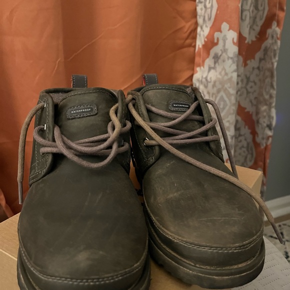 Worn - Big Boys, Dark Grey, Waterproof Winter Ugg Boots, Size 6 - Picture 2 of 5